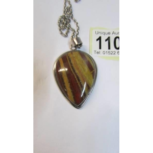 1103 - A vintage jasper pendant set in silver.