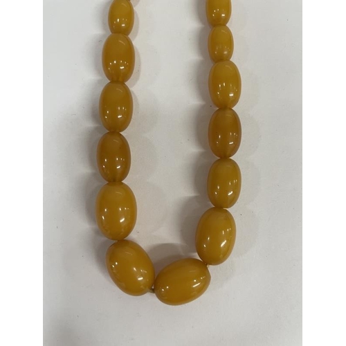 659 - An Amber coloured style necklace