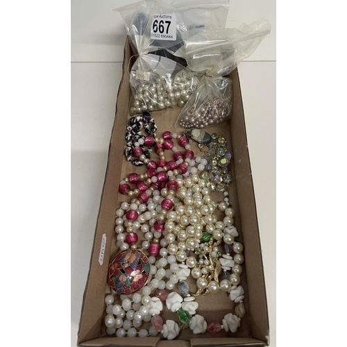 667 - A quantity of necklaces, brooches and loose beads