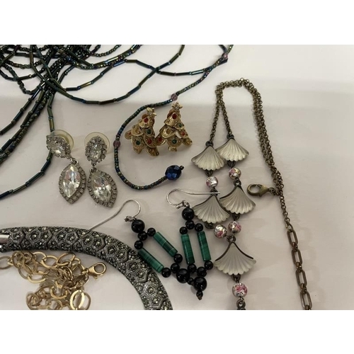 657 - A quantity of necklaces, pendants & earrings