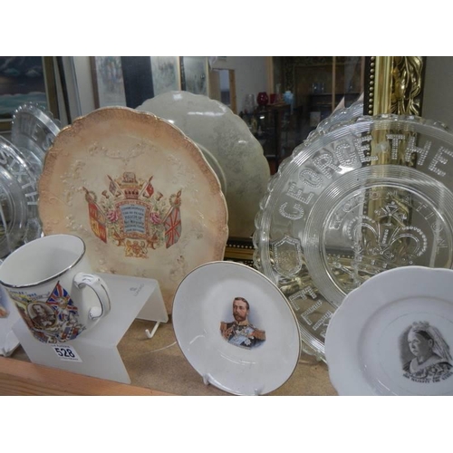 528 - A good collection of commemorative china.