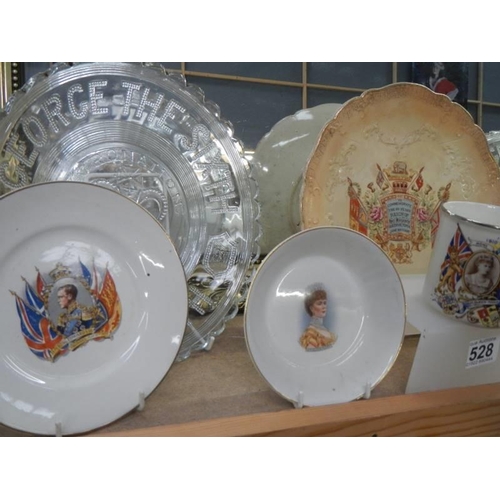 528 - A good collection of commemorative china.