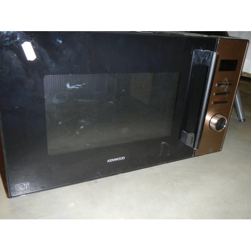 559 - A good Kenwood microwave oven, COLLECT ONLY.