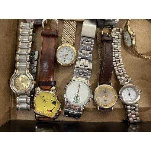 671 - A mixed lot of ladies and gent's wristwatches