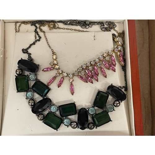 673 - A necklace with matching earrings & 2 other necklaces etc.