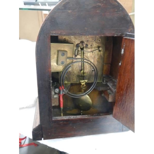 573 - A good eight day mantel clock with silvered dial, in working order. COLLECT ONLY