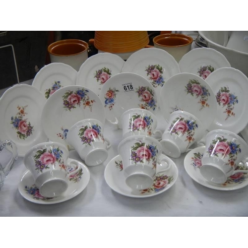 618 - An 18 piece tea set. COLLECT ONLY