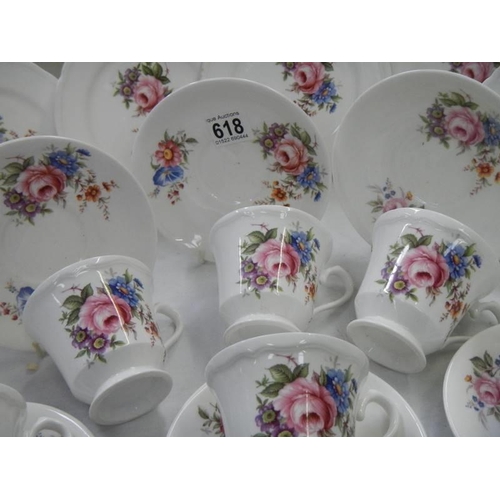 618 - An 18 piece tea set. COLLECT ONLY