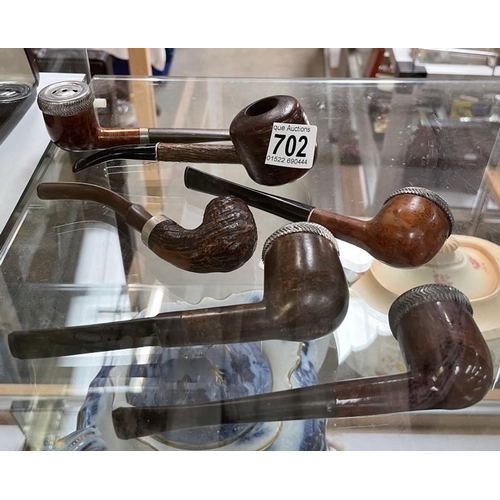 702 - A quantity of smoking pipes