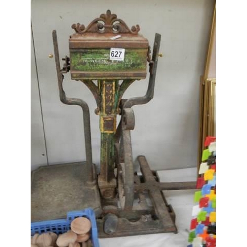 627 - A set of old iron scales, no pan. COLLECT ONLY.