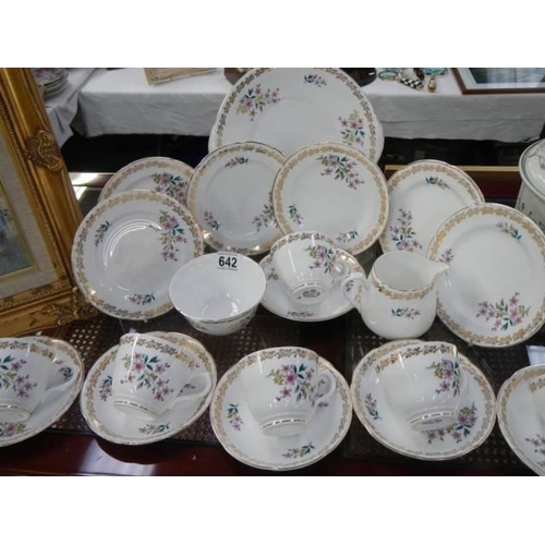 642 - A 21 piece porcelain tea set. COLLECT ONLY