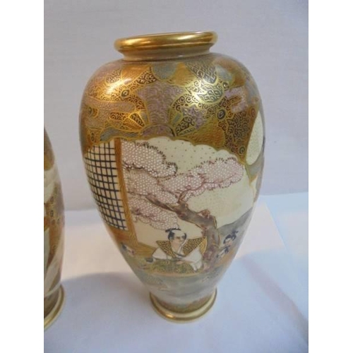 1133 - A pair of Japanese Satsuma vases by Maruni Meiji.