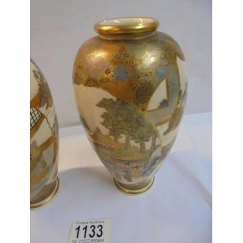 1133 - A pair of Japanese Satsuma vases by Maruni Meiji.