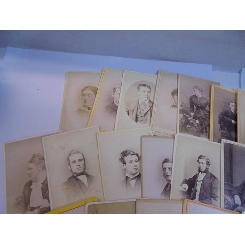 1184 - A collection of Victorian portrait photographs.