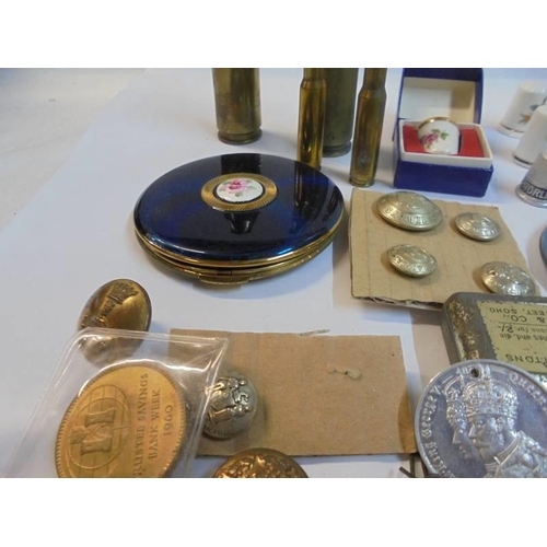 1188 - A mixed lot including powder compacts, badges, buttons etc.,