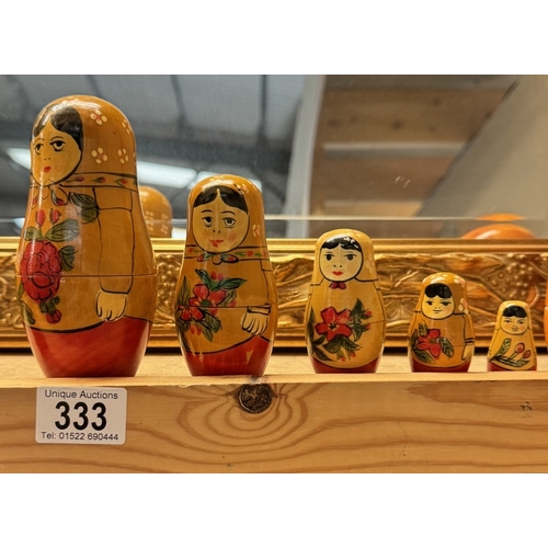 333 - 4 Russian nesting Doll's, 3x 5 pieces, 1 x 4 pieces & an oval one with 3 pieces & a ball with 3 piec... 