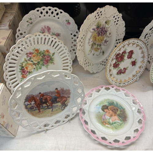 336 - A quantity of vintage ribbon plates