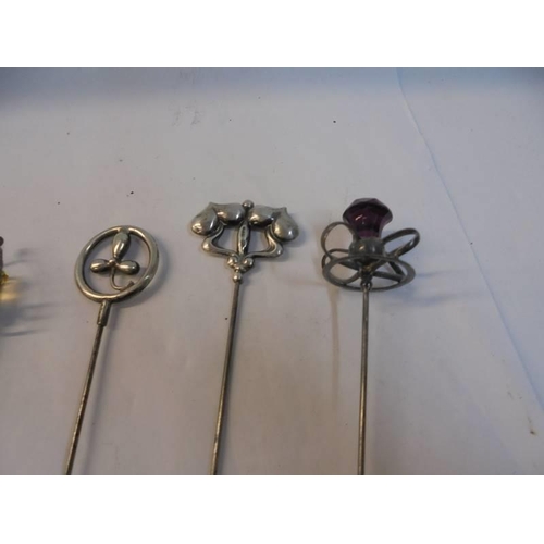 1200C - A collection of vintage Charles Horner hat pins.