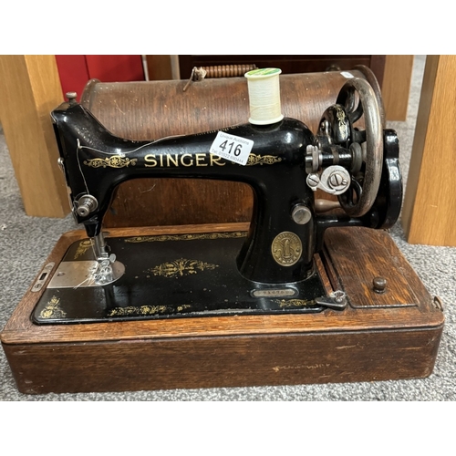 416 - A vintage Singer sewing machine. Serial Number: F7167596 COLLECT ONLY.