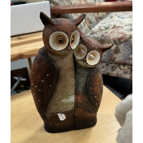 420 - A selection of owl ornaments including The Julianna Collection