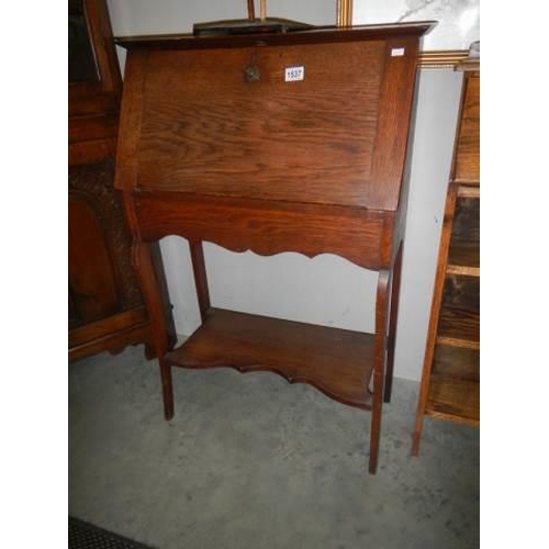 1537 - An Edwardian desk. COLLECT ONLY.