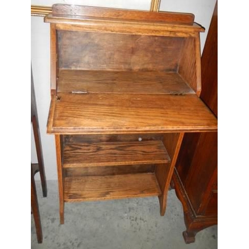 1540 - An Edwardian desk. COLLECT ONLY.