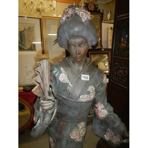 1555 - A good heavy bronze figure of a Geisha, 120 cm tall. COLLECT ONLY.