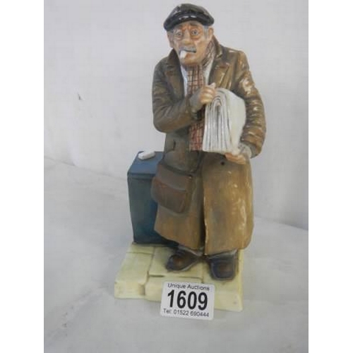 1609 - A good figure of a newspaper seller, 20 cm. in good condition.