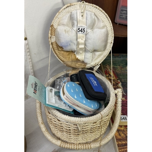 545 - A small sewing basket and contents.