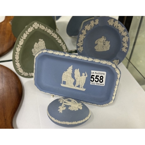 558 - 4 items of Wedgwood Jasperware