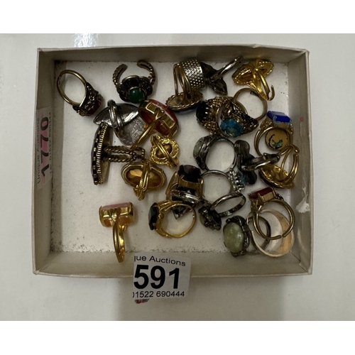 591 - Approximately 25 assorted dress rings.