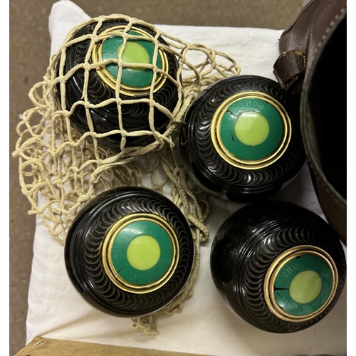 726 - A set of 4 Tyrolite Taylor & Rolph lawn bowls, Size 5 1/6 Bias 3