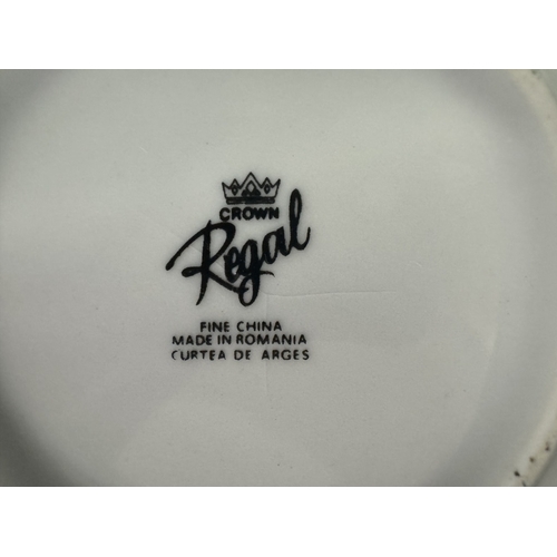 728 - A 22 piece Regal dinner set