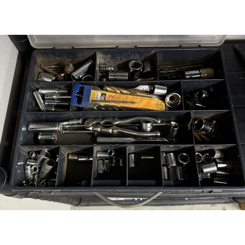 773 - A box of loose socket sets, Quarter drive sockets etc