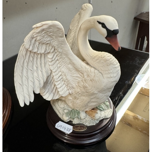 865 - 4 Swan ornaments including Lladro, Leonardo & Florence