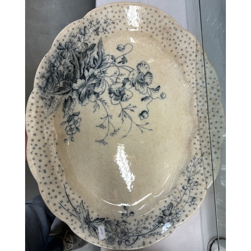 895 - 2 Large 19 / 20th Century meat plates