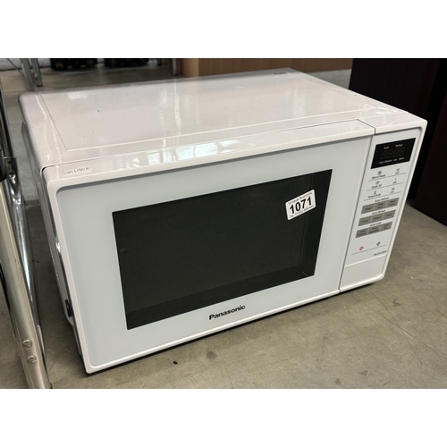 1071 - A White Panasonic microwave (Model NN-E27JWM) Needs cleaning