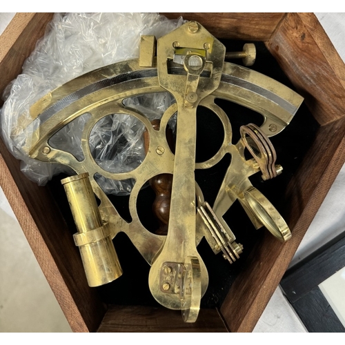 1086 - A brass sextant (needs attention) in teak box