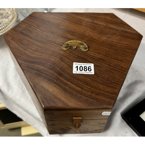 1086 - A brass sextant (needs attention) in teak box