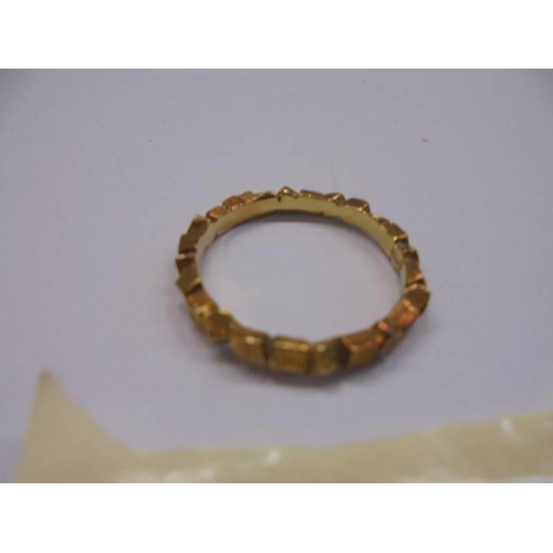 1006 - An 18ct (750) gold ring, size P, 3.4 grams.