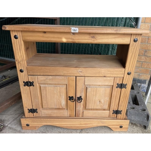 1001 - A pine TV cabinet