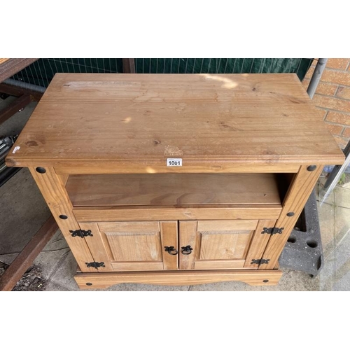 1001 - A pine TV cabinet