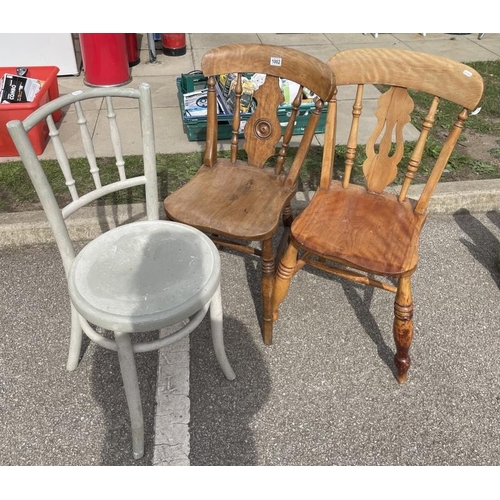 1002 - 3x wooden chairs