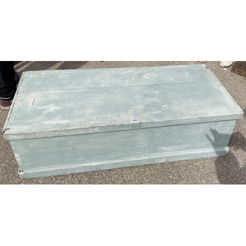 1009 - A large wooden painted, storage box