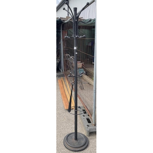 1010 - A black metal coat stand