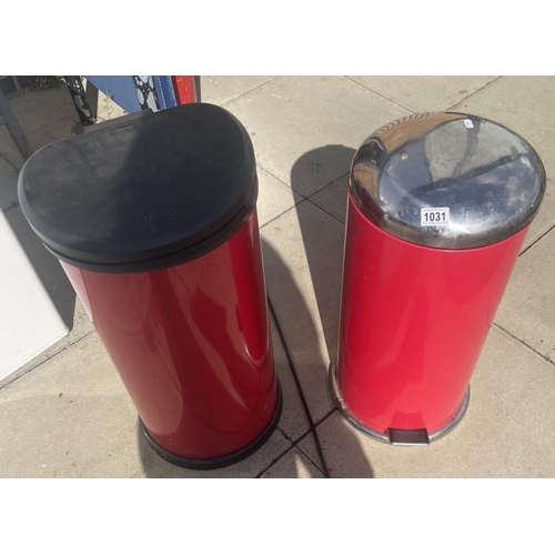 1031 - 2x red tall bins