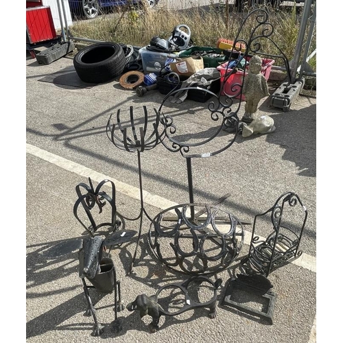 1034 - A quantity of metal garden ornaments