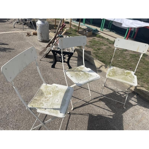 1037 - 6 metal outside chairs