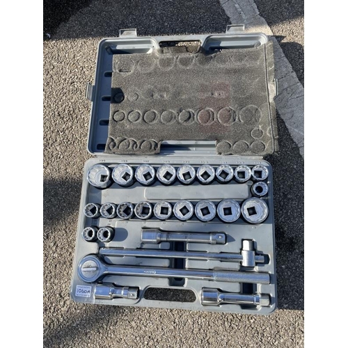 1060A - A good collection of socket sets