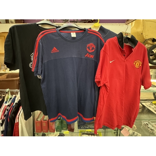 1122 - 4 Manchester United related T-Shirts & Shirts